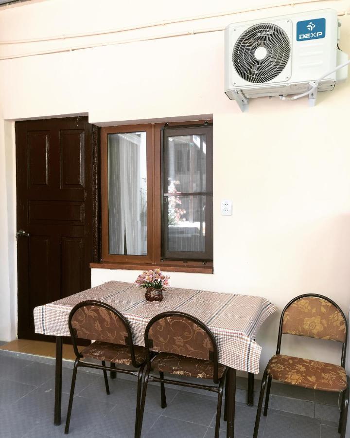 Гостевой Дом «Лиза» Hotel Gagra Exterior photo