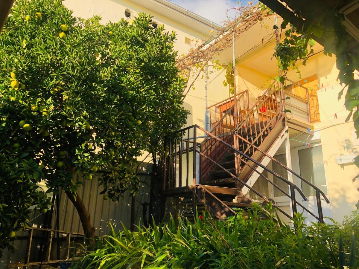 Гостевой Дом «Лиза» Hotel Gagra Exterior photo
